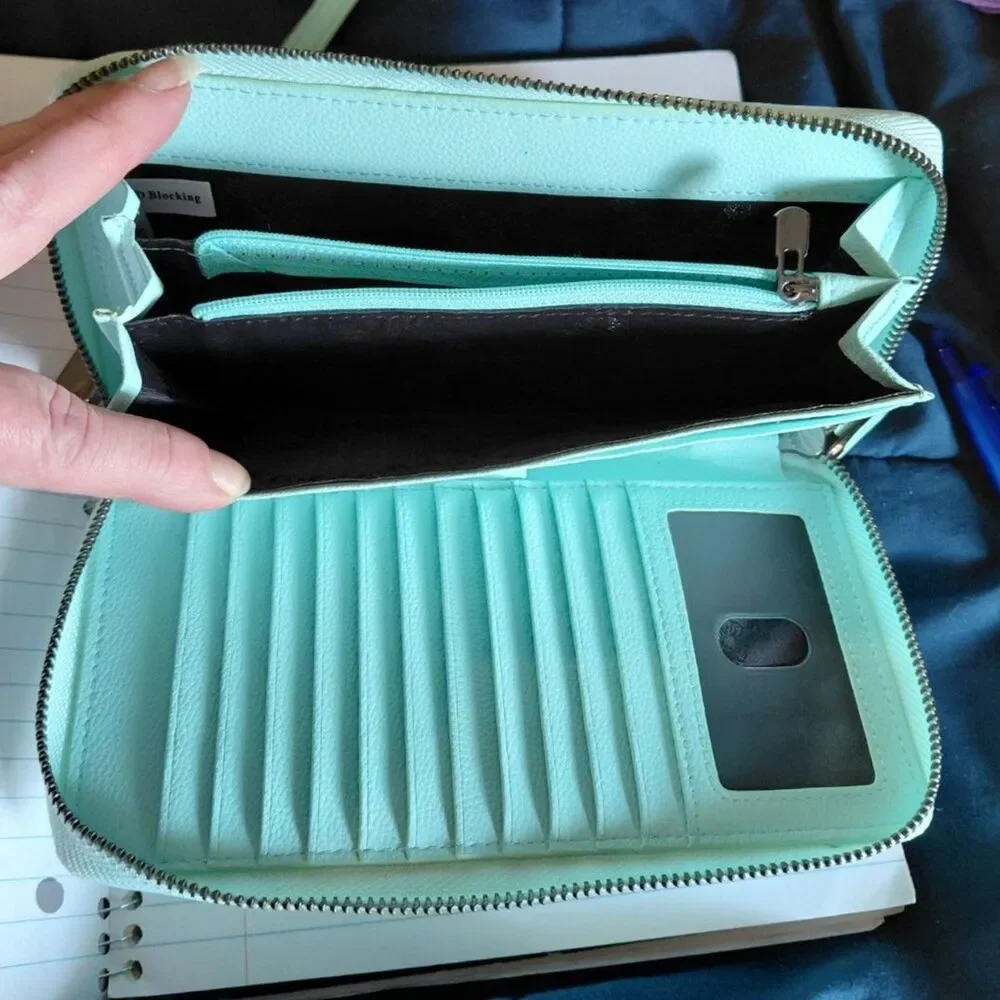 Bveyzi RFID-blocking leather wallet / Phone wristlet